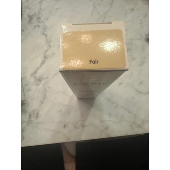 IT Cosmetics - Bye Bye Foundation, Fair - Picture 2 of 6